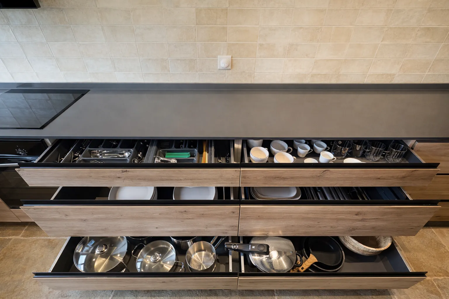 Kitchen drawers at Cumbres de Lores