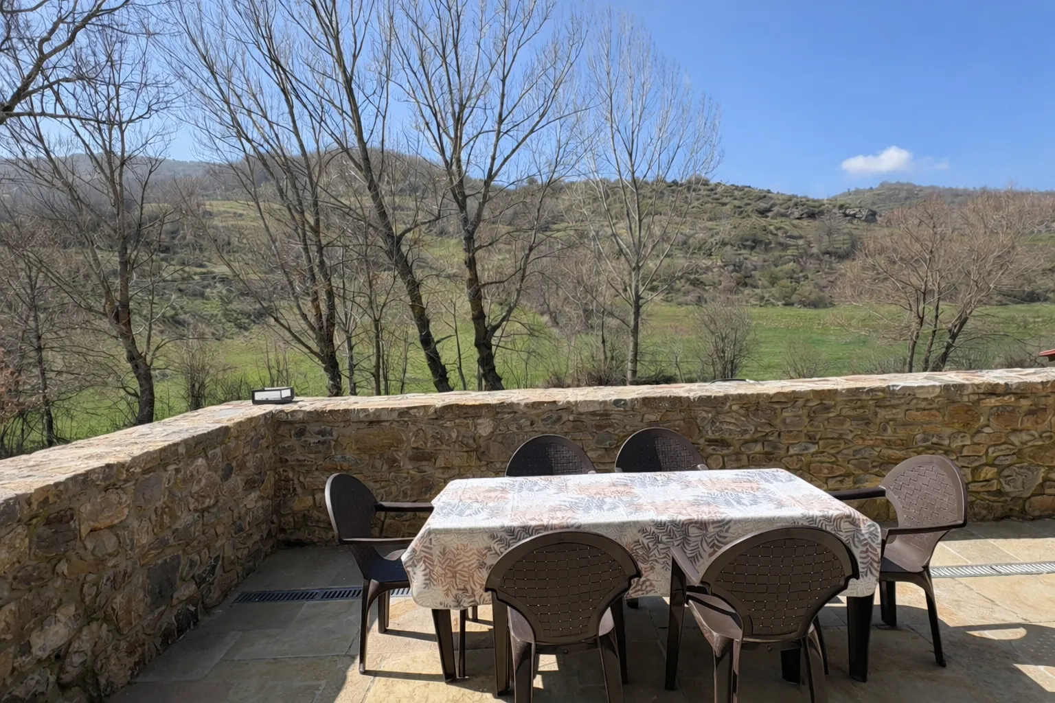 Fenced outdoor patio with barbecue and outdoor dining area at Cumbres de Lores