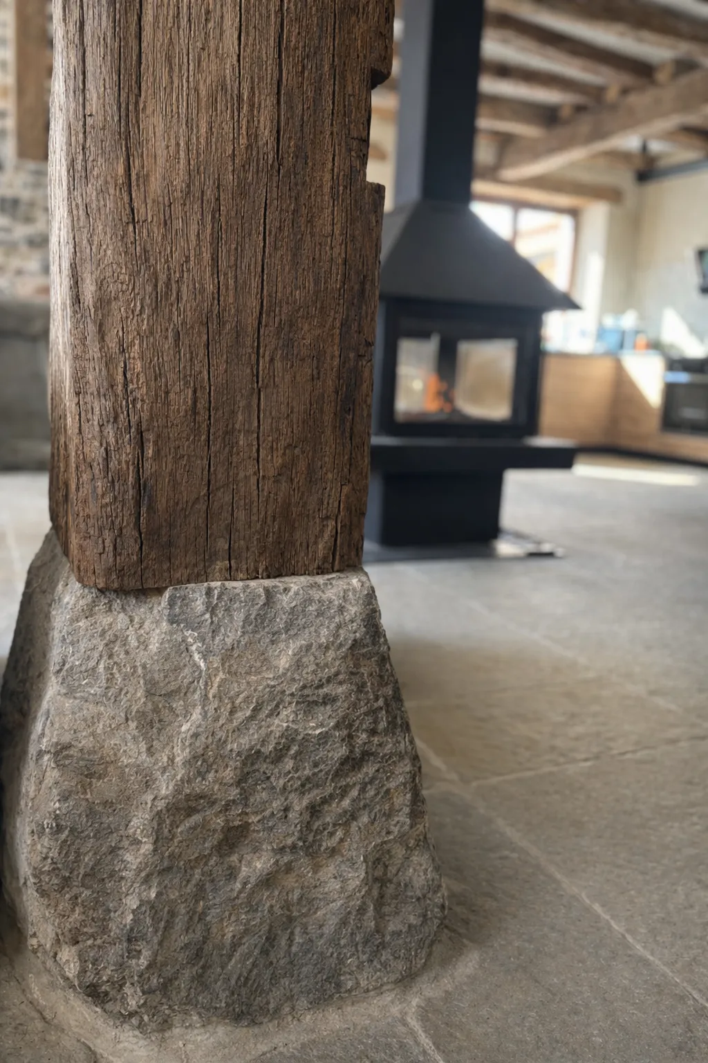 Detail of wooden post and base at Cumbres de Lores